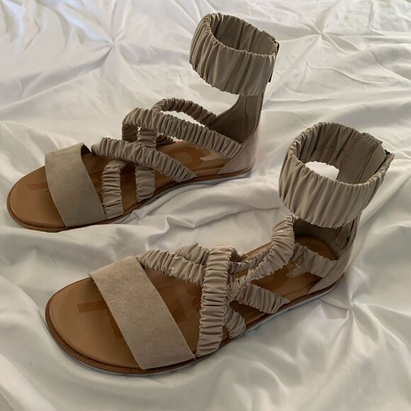 New Sorel Ella ll ankle strap sandals. Size 8 - Picture 3 of 5
